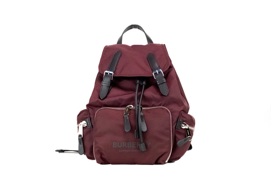 Burberry Medium Burgundy Econyl Nylon Rucksack Kordelzug Rucksack Büchertasche