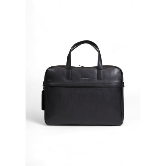 Calvin Klein Schwarze Tasche aus recyceltem Polyester