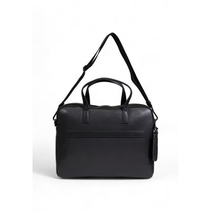 Calvin Klein Schwarze Tasche aus recyceltem Polyester