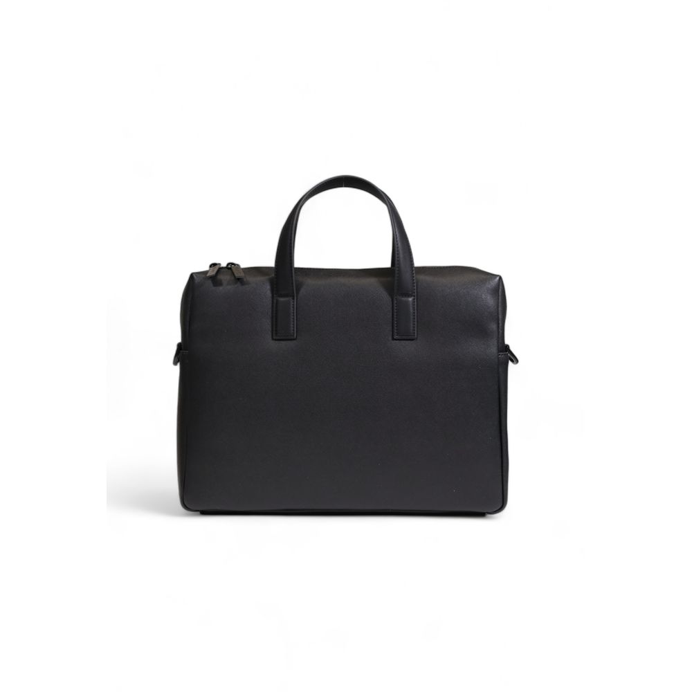 Calvin Klein Schwarze Tasche aus recyceltem Polyester