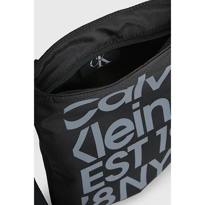 Calvin Klein Schwarze Tasche aus recyceltem Polyester