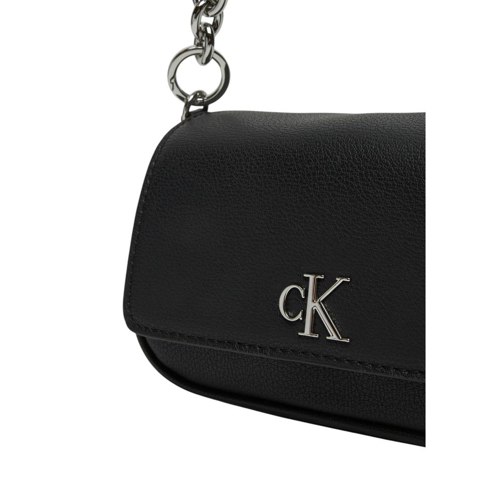 Calvin Klein Schwarze Handtasche aus rezykliertem Polyester